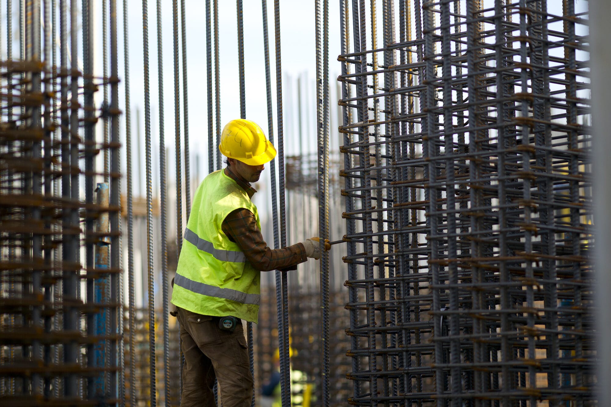 Professionnel guinéen sur un chantier Build & Brand Concept