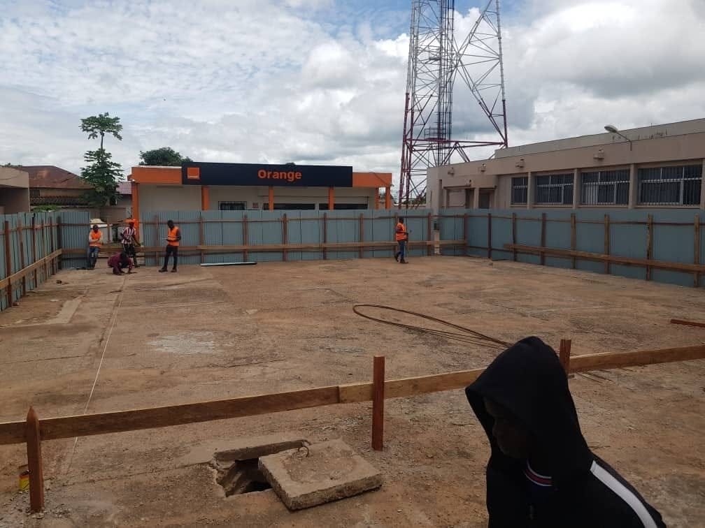 Terrain avant travaux, future agence